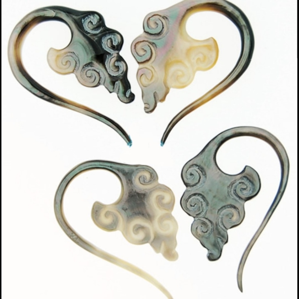 Black Shell - Stratus Design Carved Earrings - 8 Gauge